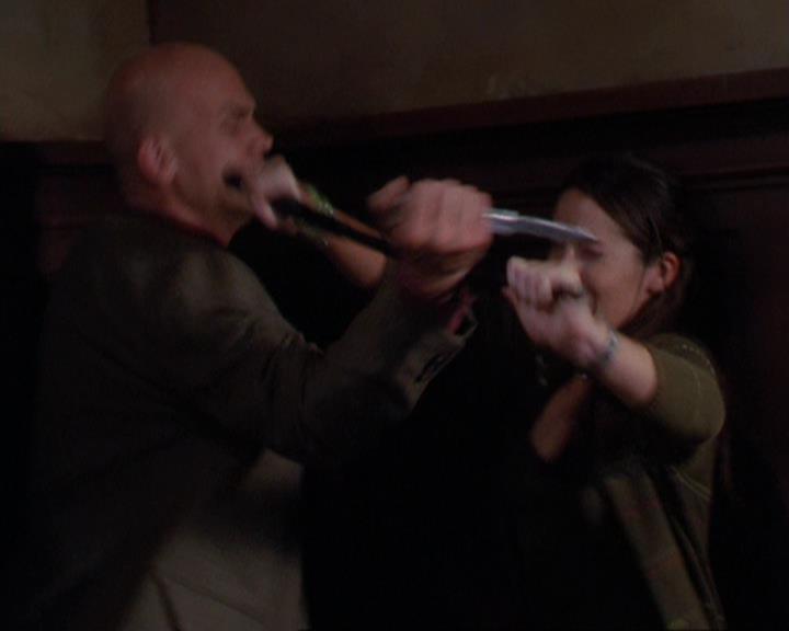 Charmed-Online_dot_net-3x01TheHoneymoonsOver2062.jpg