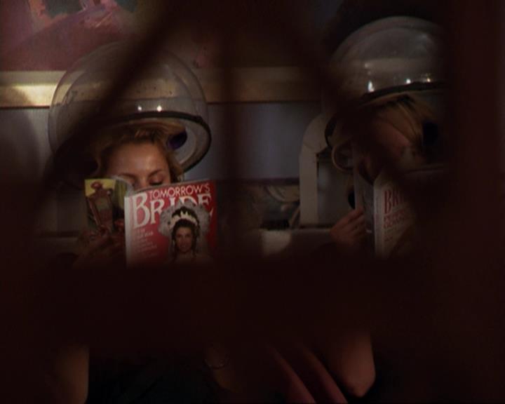Charmed-Online_dot_net-3x02MagicHour0002.jpg