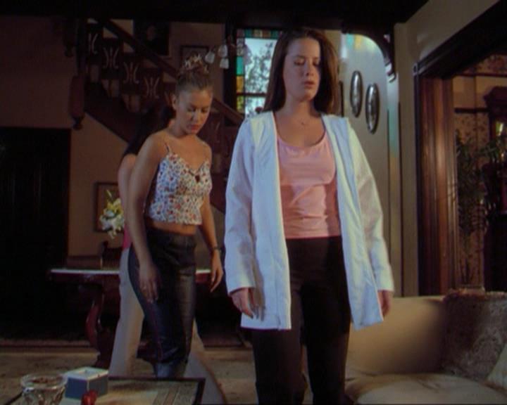 Charmed-Online_dot_net-3x02MagicHour0112.jpg