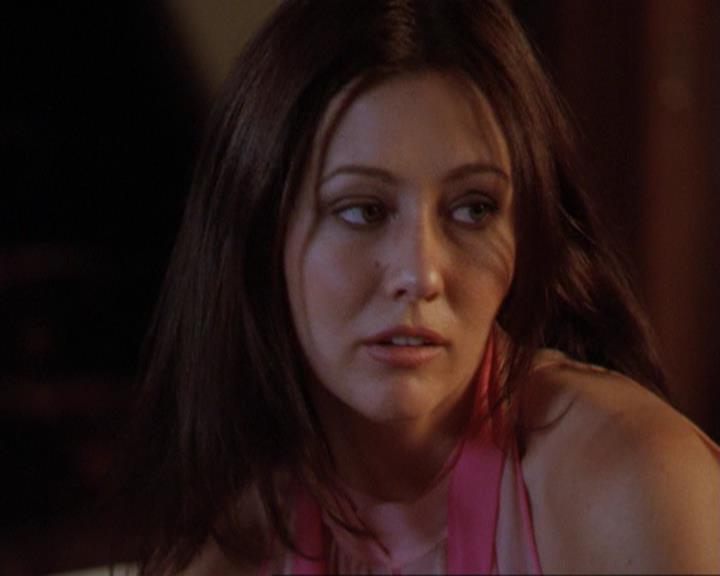 Charmed-Online_dot_net-3x02MagicHour0128.jpg