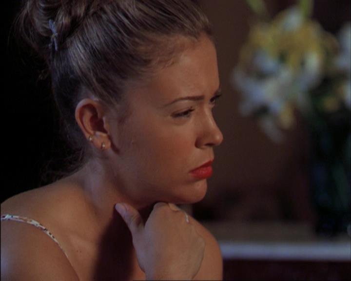 Charmed-Online_dot_net-3x02MagicHour0180.jpg