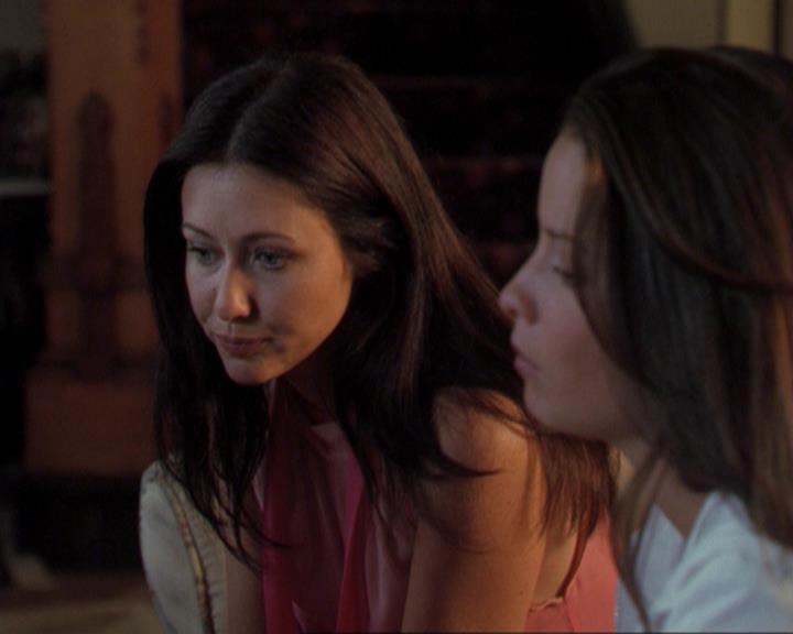 Charmed-Online_dot_net-3x02MagicHour0204.jpg Charmed-Online_dot_net-3x02MagicHour0204.jpg