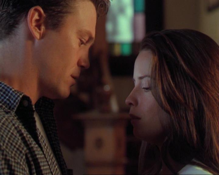 Charmed-Online_dot_net-3x02MagicHour0241.jpg