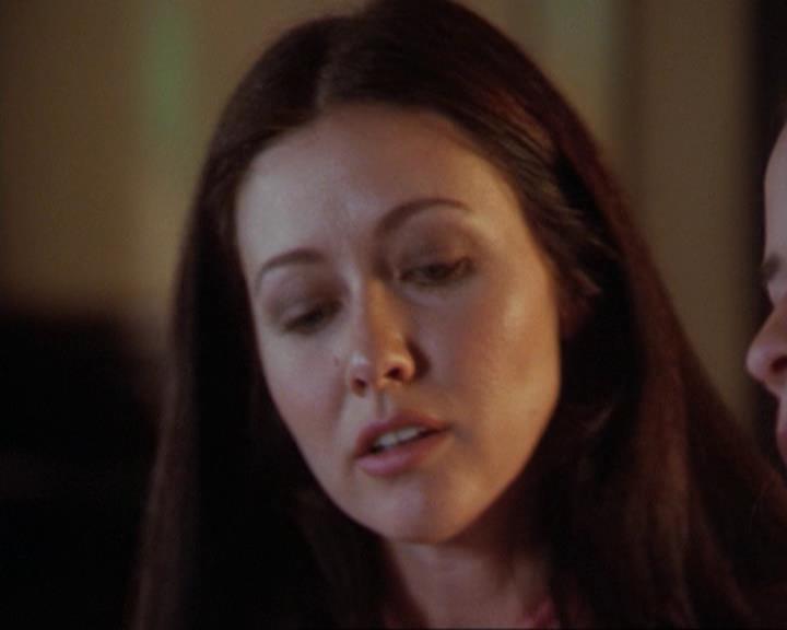 Charmed-Online_dot_net-3x02MagicHour0249.jpg