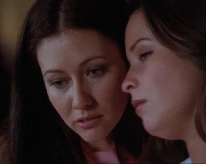 Charmed-Online_dot_net-3x02MagicHour0251.jpg