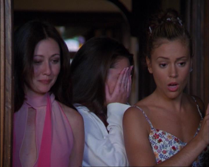 Charmed-Online_dot_net-3x02MagicHour0276.jpg