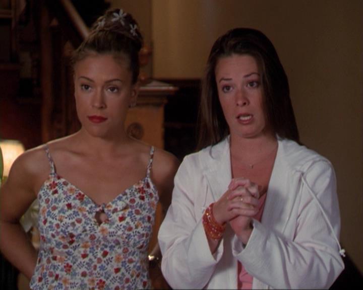 Charmed-Online_dot_net-3x02MagicHour0309.jpg