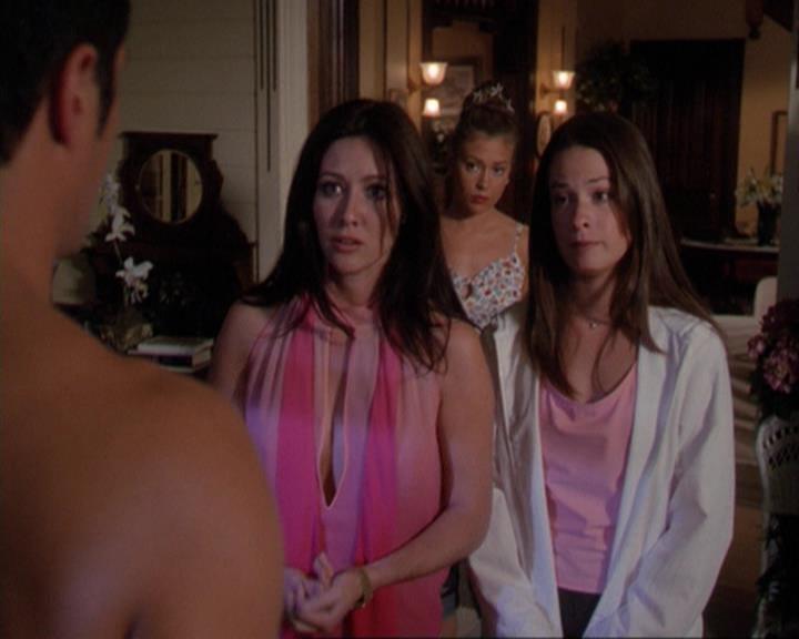Charmed-Online_dot_net-3x02MagicHour0335.jpg Charmed-Online_dot_net-3x02MagicHour0335.jpg
