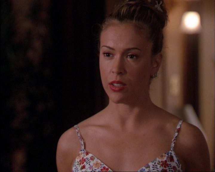 Charmed-Online_dot_net-3x02MagicHour0348.jpg Charmed-Online_dot_net-3x02MagicHour0348.jpg
