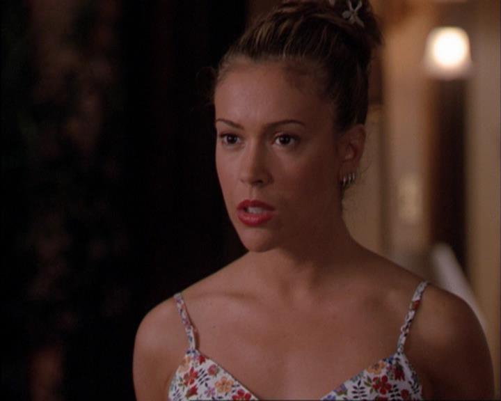 Charmed-Online_dot_net-3x02MagicHour0351.jpg Charmed-Online_dot_net-3x02MagicHour0351.jpg