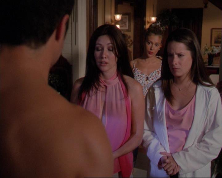 Charmed-Online_dot_net-3x02MagicHour0354.jpg Charmed-Online_dot_net-3x02MagicHour0354.jpg