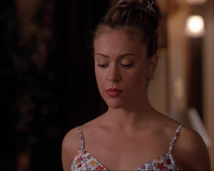 Charmed-Online_dot_net-3x02MagicHour0366.jpg