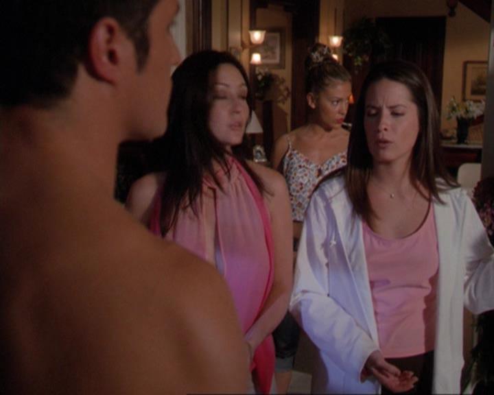 Charmed-Online_dot_net-3x02MagicHour0377.jpg Charmed-Online_dot_net-3x02MagicHour0377.jpg