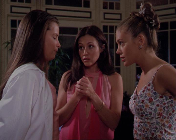 Charmed-Online_dot_net-3x02MagicHour0410.jpg Charmed-Online_dot_net-3x02MagicHour0410.jpg