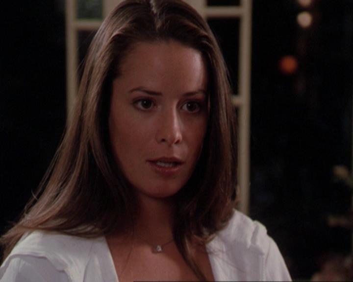 Charmed-Online_dot_net-3x02MagicHour0420.jpg