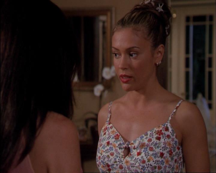 Charmed-Online_dot_net-3x02MagicHour0438.jpg Charmed-Online_dot_net-3x02MagicHour0438.jpg