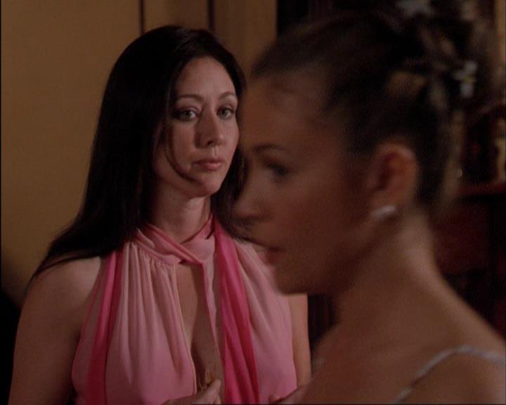 Charmed-Online_dot_net-3x02MagicHour0443.jpg
