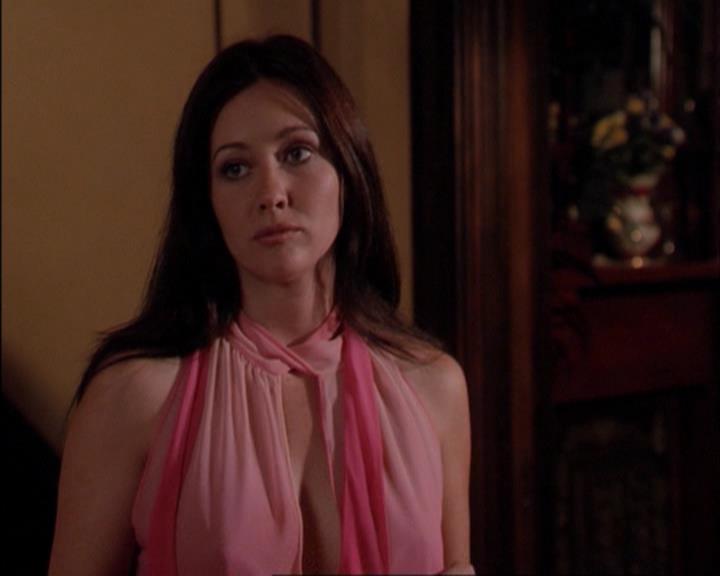 Charmed-Online_dot_net-3x02MagicHour0444.jpg Charmed-Online_dot_net-3x02MagicHour0444.jpg