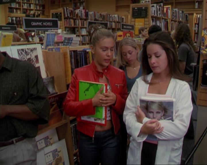 Charmed-Online_dot_net-3x02MagicHour0450.jpg Charmed-Online_dot_net-3x02MagicHour0450.jpg