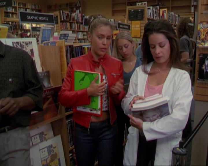 Charmed-Online_dot_net-3x02MagicHour0451.jpg Charmed-Online_dot_net-3x02MagicHour0451.jpg