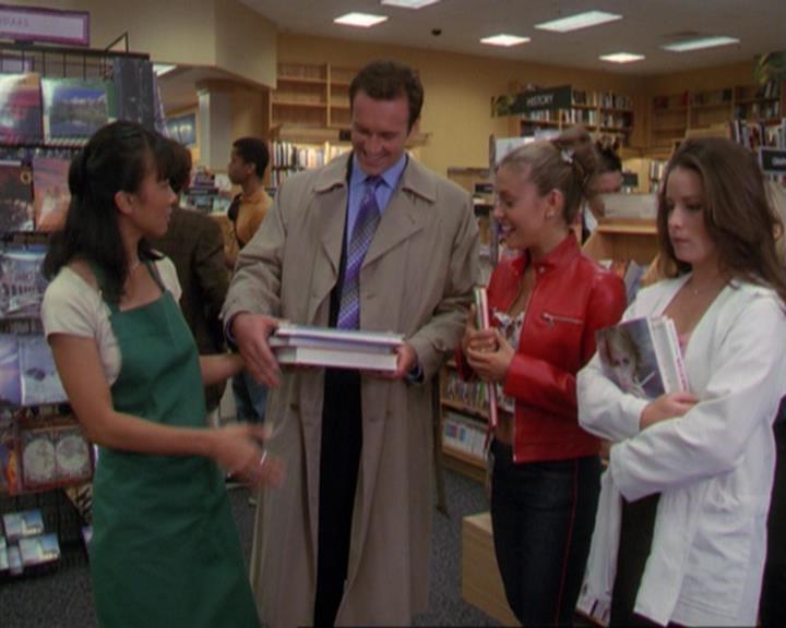 Charmed-Online_dot_net-3x02MagicHour0499.jpg Charmed-Online_dot_net-3x02MagicHour0499.jpg
