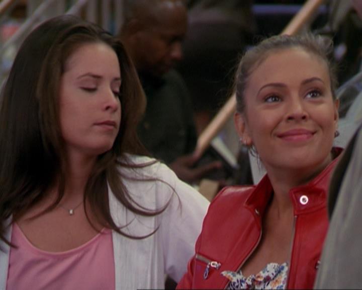 Charmed-Online_dot_net-3x02MagicHour0522.jpg Charmed-Online_dot_net-3x02MagicHour0522.jpg