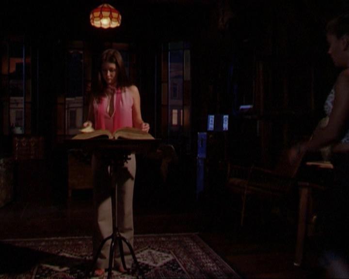 Charmed-Online_dot_net-3x02MagicHour0685.jpg