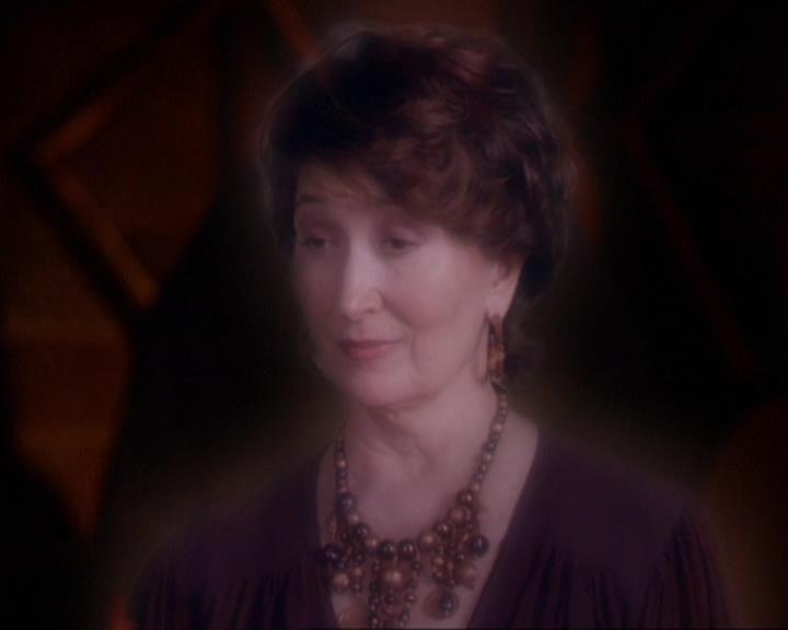 Charmed-Online_dot_net-3x02MagicHour1439.jpg