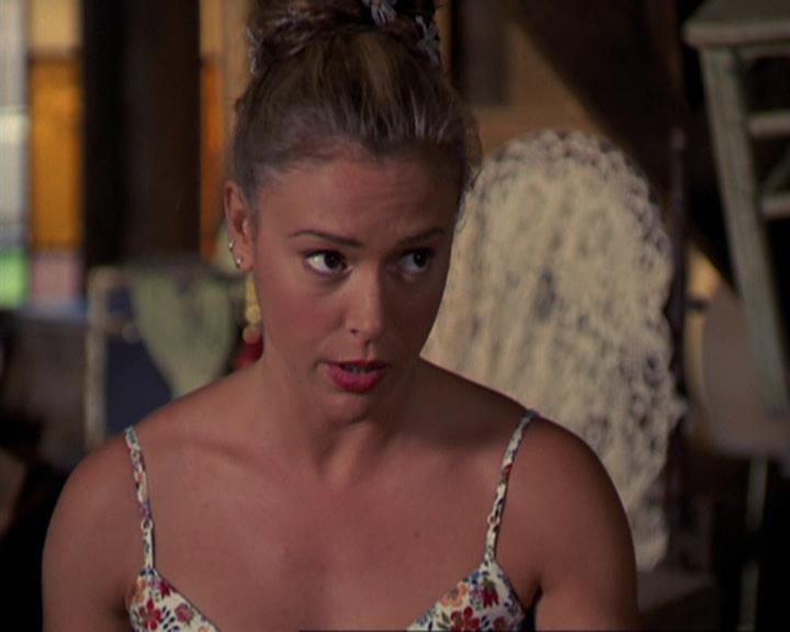 Charmed-Online_dot_net-3x02MagicHour1446.jpg