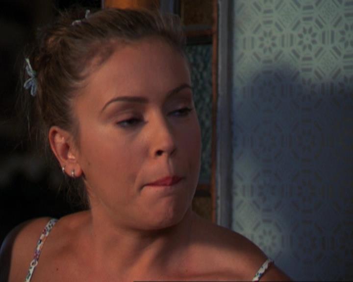 Charmed-Online_dot_net-3x02MagicHour1667.jpg