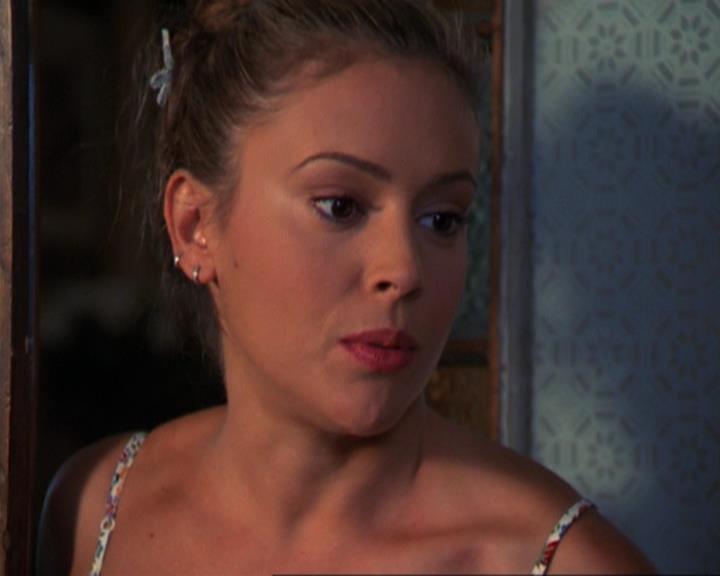 Charmed-Online_dot_net-3x02MagicHour1675.jpg