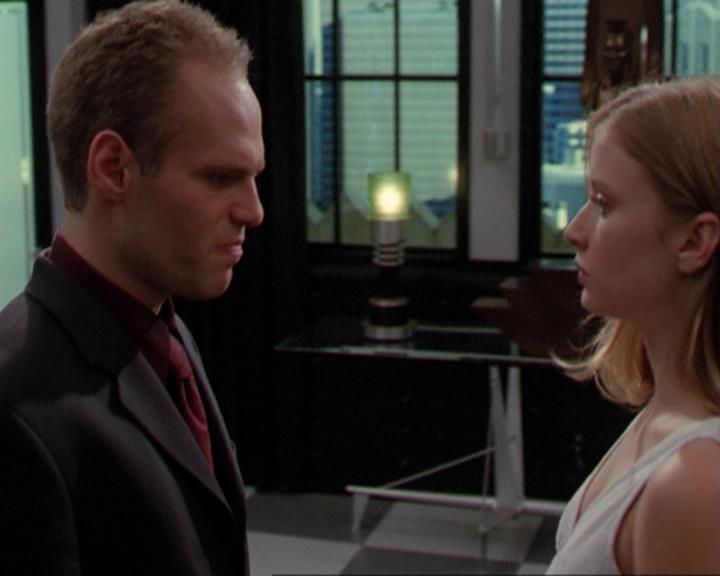 Charmed-Online_dot_net-3x02MagicHour2011.jpg