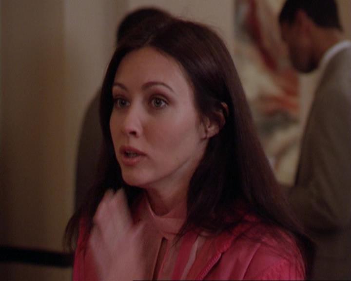 Charmed-Online_dot_net-3x02MagicHour2096.jpg