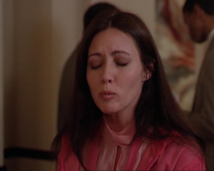 Charmed-Online_dot_net-3x02MagicHour2099.jpg