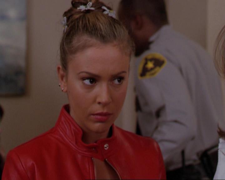 Charmed-Online_dot_net-3x02MagicHour2124.jpg
