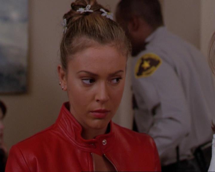 Charmed-Online_dot_net-3x02MagicHour2125.jpg