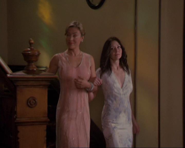 Charmed-Online_dot_net-3x02MagicHour2241.jpg
