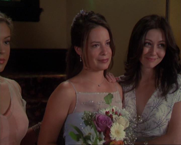 Charmed-Online_dot_net-3x02MagicHour2261.jpg