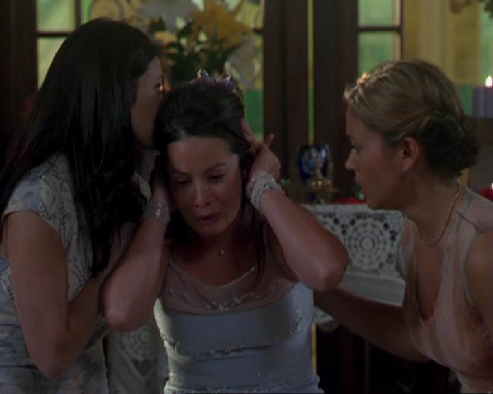 Charmed-Online_dot_net-3x02MagicHour2309.jpg
