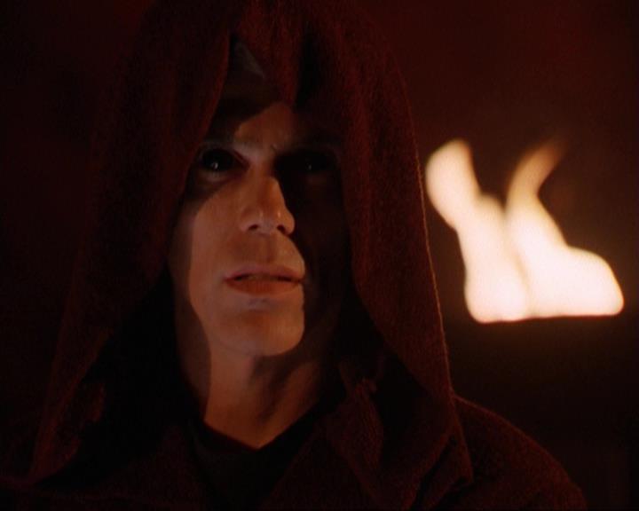 Charmed-Online_dot_net-3x02MagicHour2338.jpg