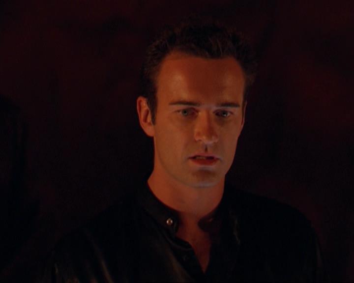 Charmed-Online_dot_net-3x02MagicHour2350.jpg