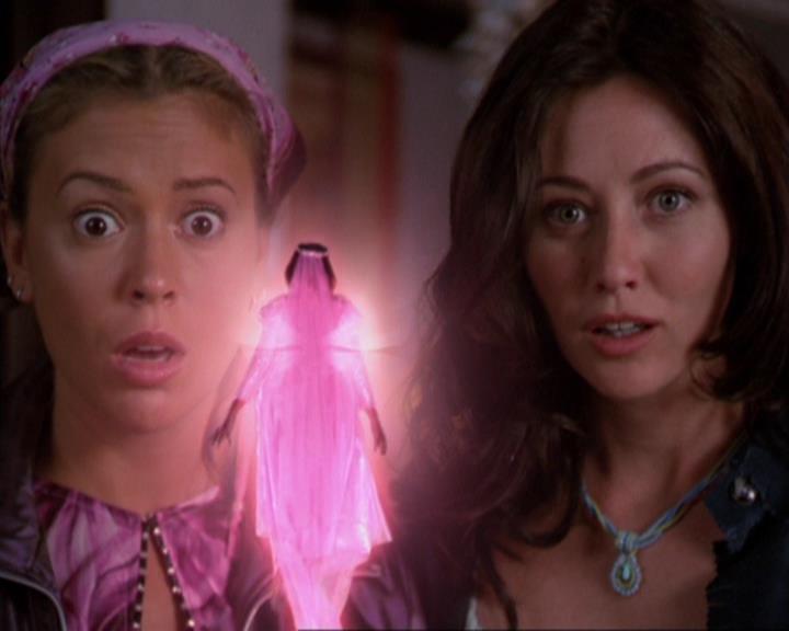 Charmed-Online_dot_net-3x03OnceUponATime0910.jpg