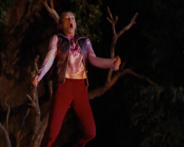 Charmed-Online_dot_net-3x03OnceUponATime1939.jpg