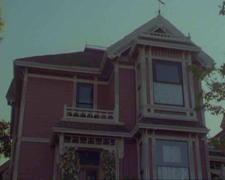 Charmed-Online_dot_net-3x04AllHalliwellsEve0000.jpg