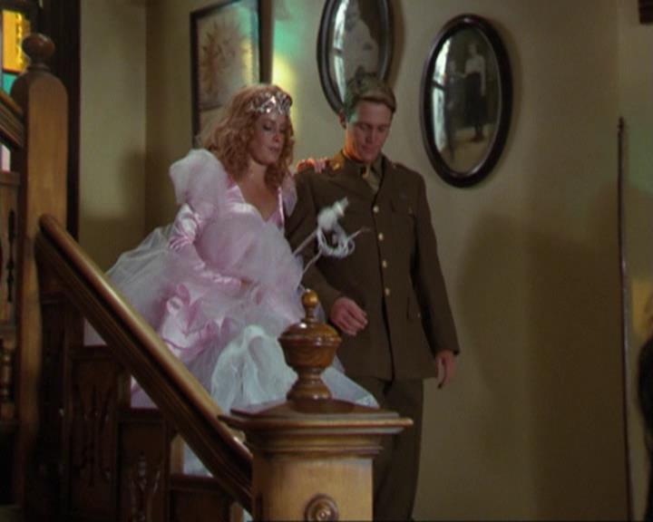 Charmed-Online_dot_net-3x04AllHalliwellsEve0003.jpg