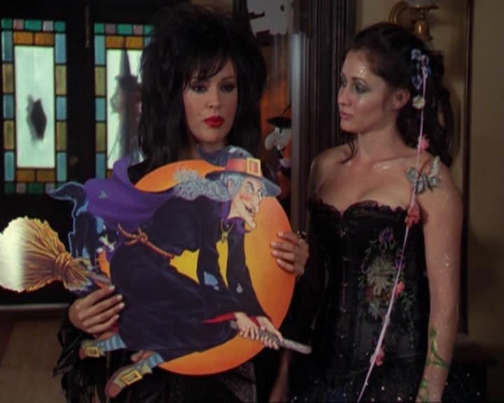 Charmed-Online_dot_net-3x04AllHalliwellsEve0039.jpg