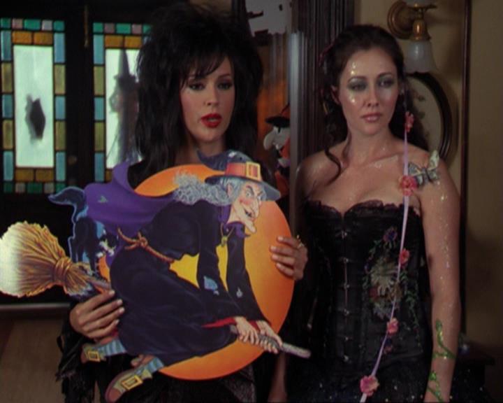 Charmed-Online_dot_net-3x04AllHalliwellsEve0040.jpg