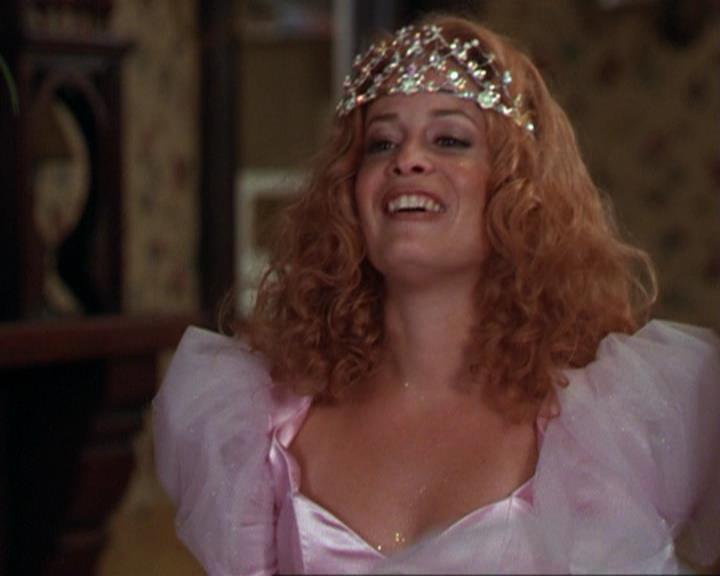 Charmed-Online_dot_net-3x04AllHalliwellsEve0042.jpg