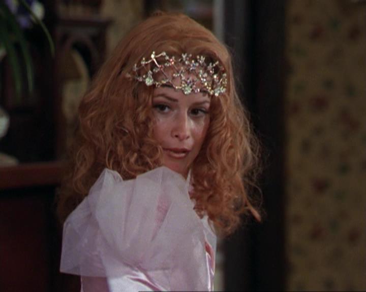 Charmed-Online_dot_net-3x04AllHalliwellsEve0053.jpg