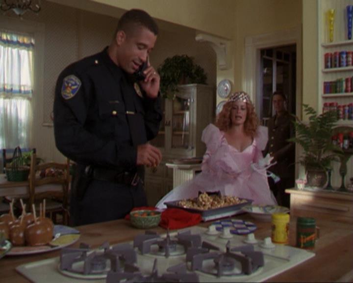 Charmed-Online_dot_net-3x04AllHalliwellsEve0057.jpg Charmed-Online_dot_net-3x04AllHalliwellsEve0057.jpg